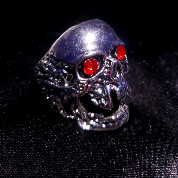 Ruby Melting Skull Ring - Picture 1 of 3